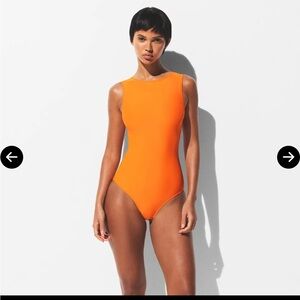 SIGNATURE SWIM
HIGH NECK ONE PIECE SMALL
